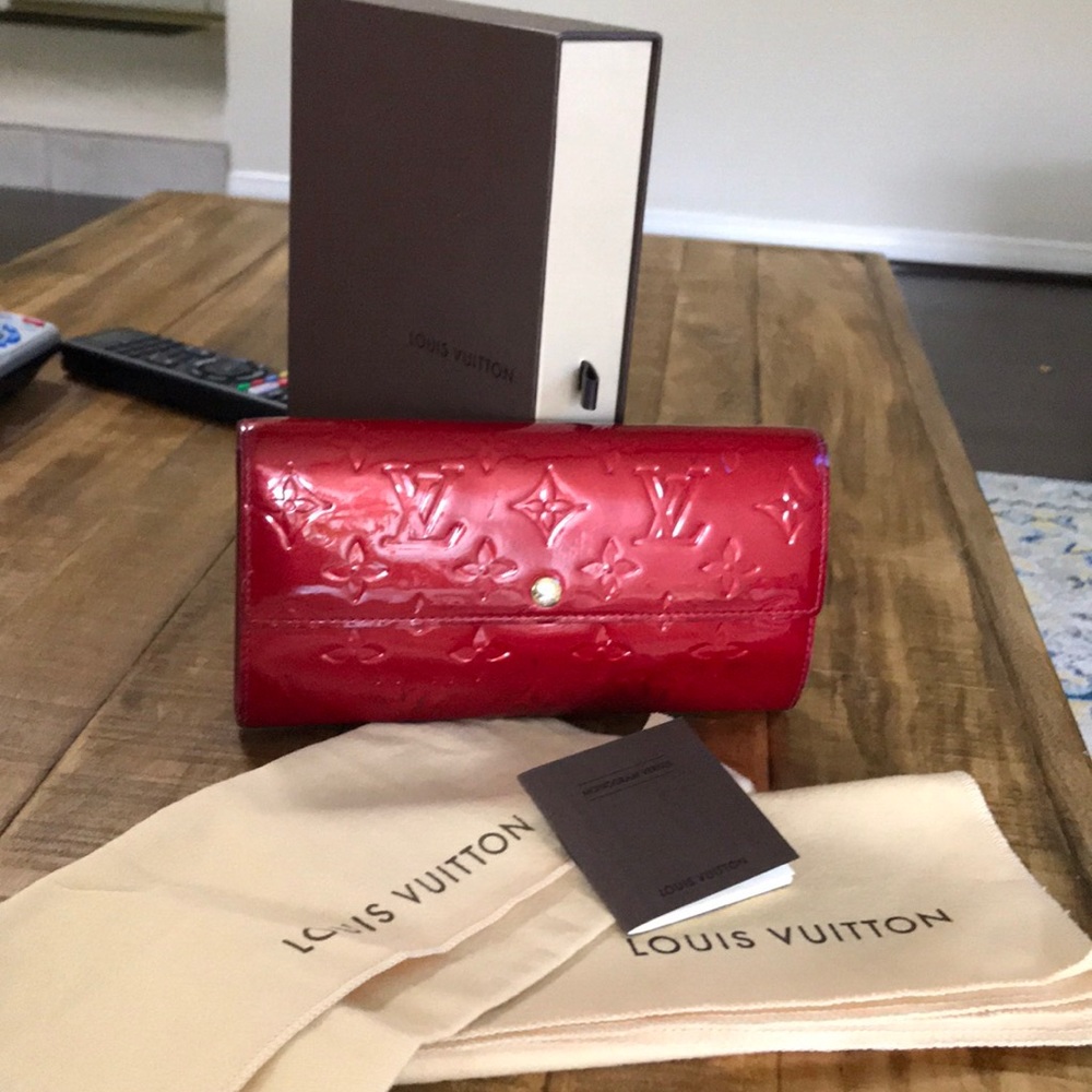 <Sold>LV SARAH MONOGRAM VERNIS- authentic